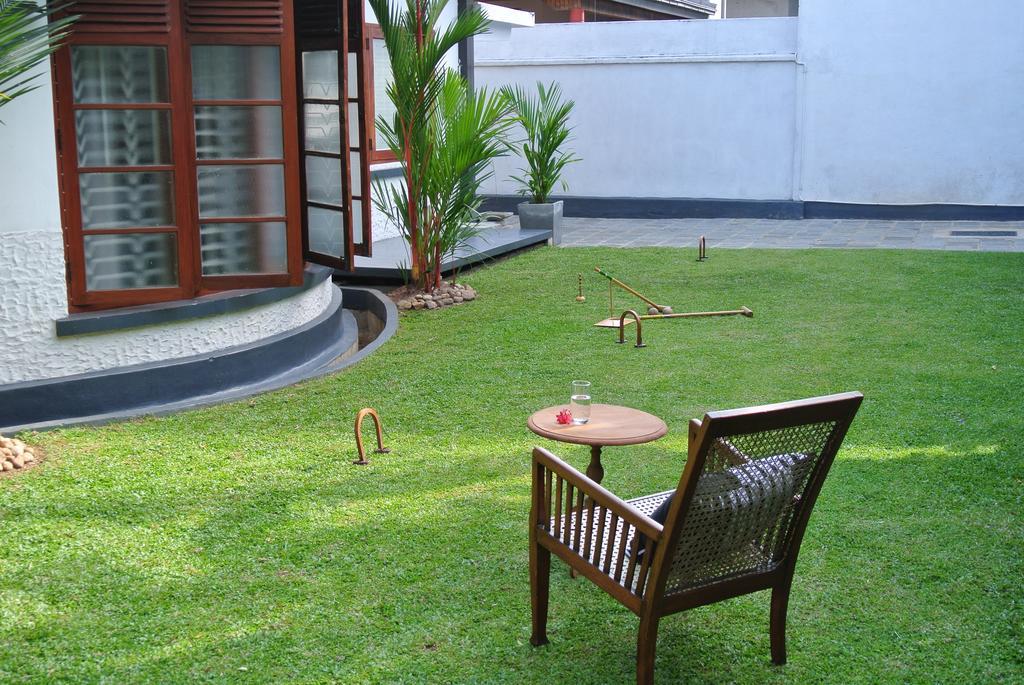 "27" Spathodea- Oasis In The City Colombo Room photo