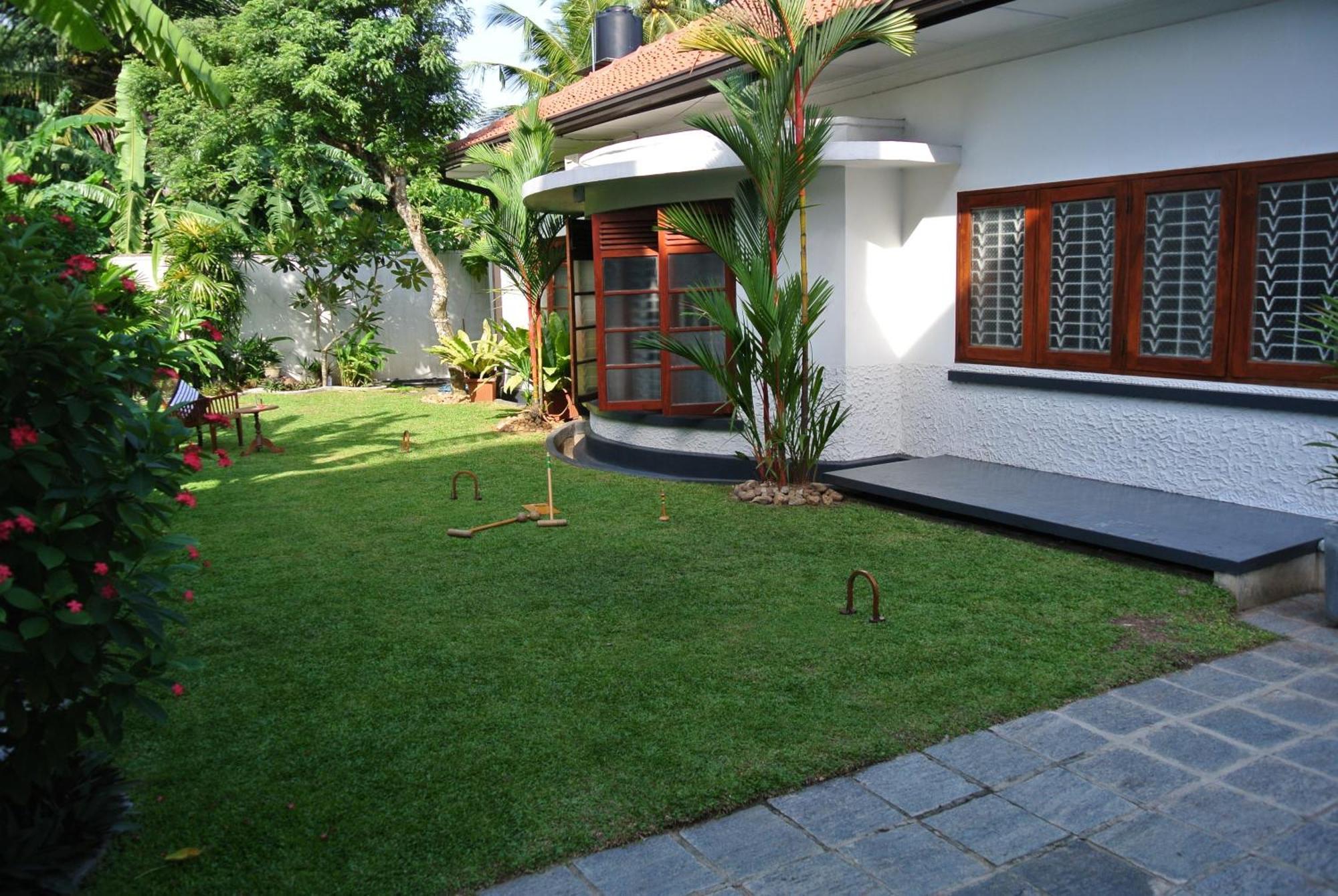 "27" Spathodea- Oasis In The City Colombo Room photo